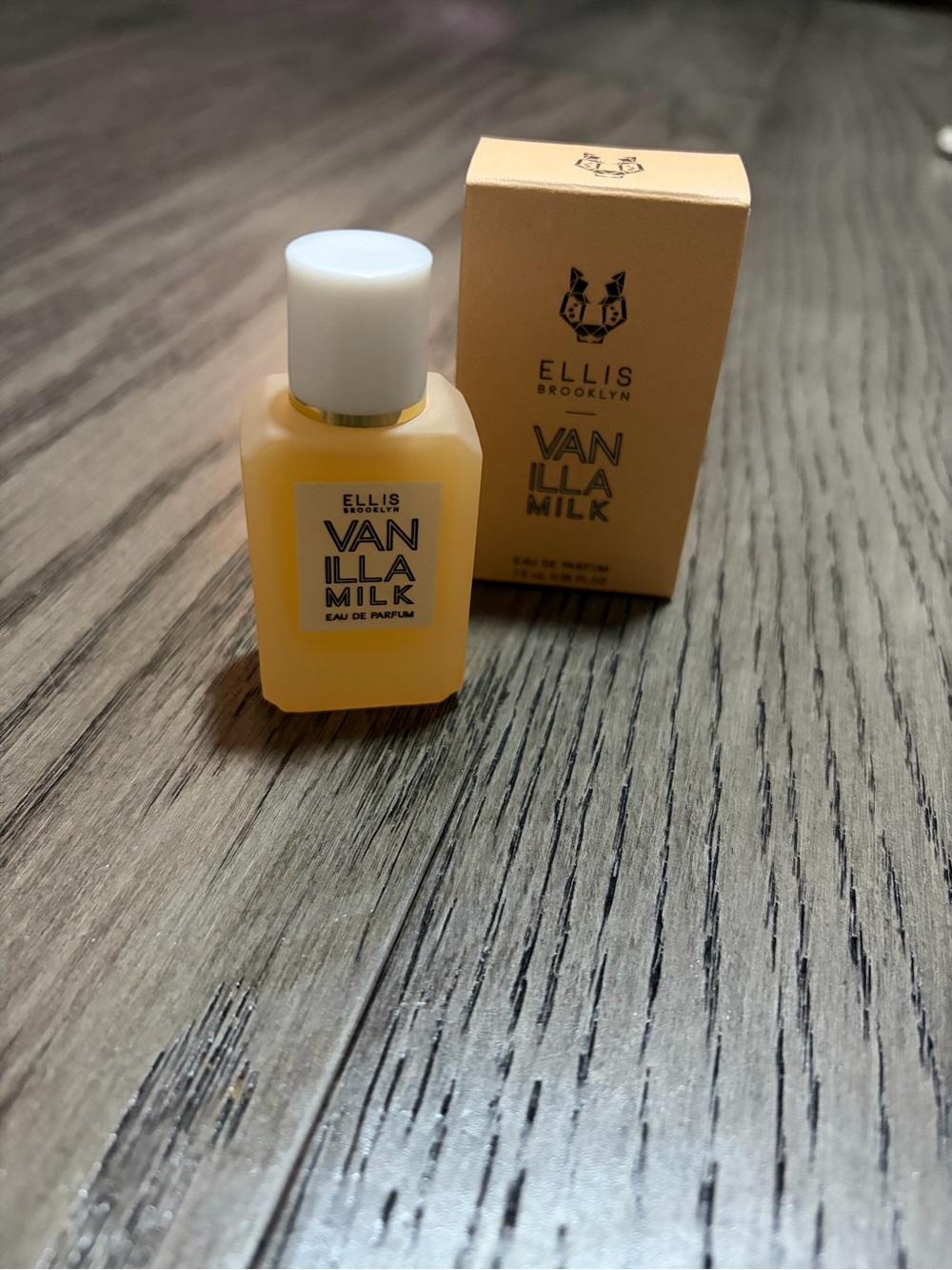 Mini Ellis Brooklyn vanilla milk